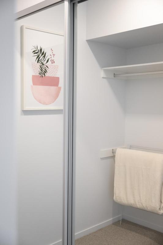 Woden Retreat near Hospital Pool Gym n Parking - image 16