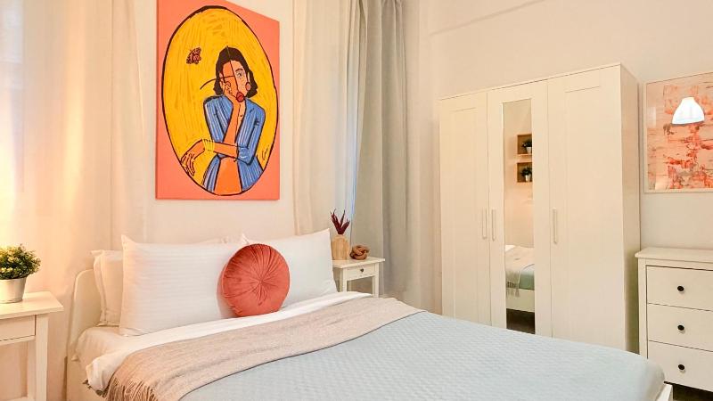 Your Perfect City Escape - Bright and Elegant 2BR in the Historic Heart - image 13