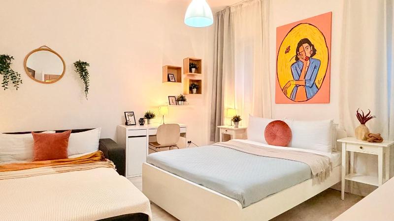 Your Perfect City Escape - Bright and Elegant 2BR in the Historic Heart - image 4