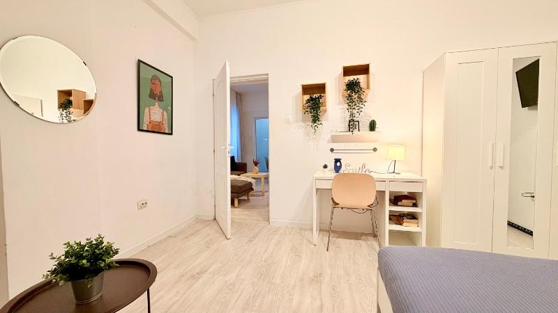 Your Perfect City Escape - Bright and Elegant 2BR in the Historic Heart - image 10