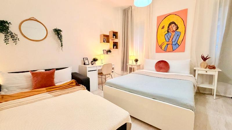 Your Perfect City Escape - Bright and Elegant 2BR in the Historic Heart - image 7
