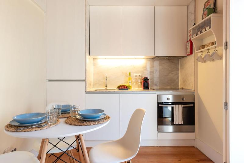 BmyGuest - Almada Loft Apartment - image 7