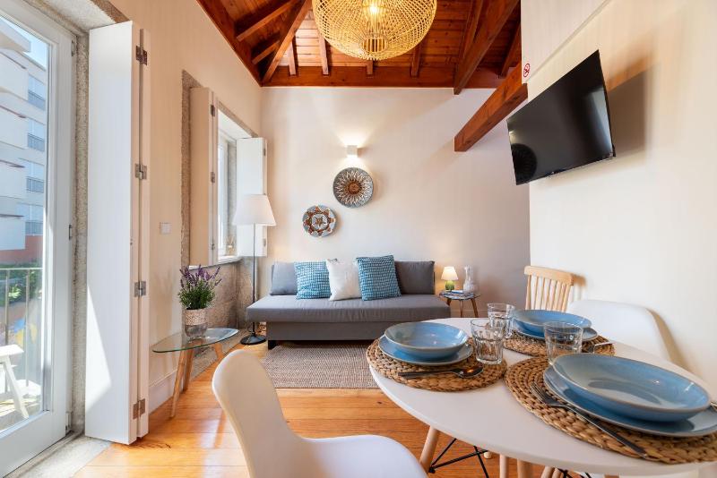 BmyGuest - Almada Loft Apartment - image 4