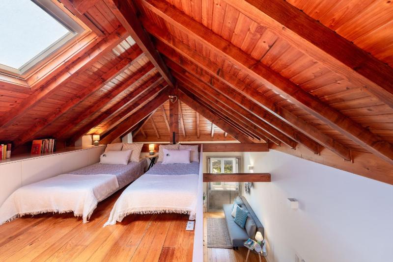BmyGuest - Almada Loft Apartment - image 2