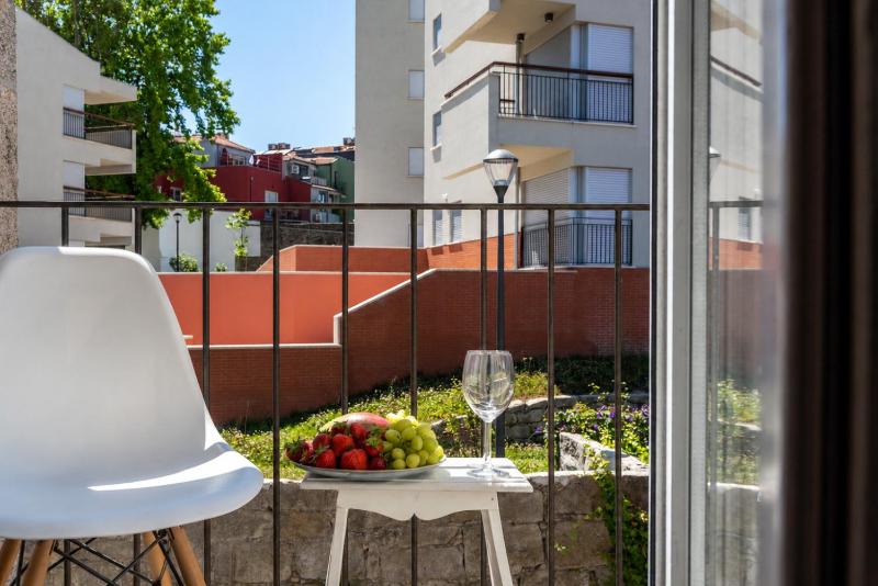 BmyGuest - Almada Loft Apartment - image 24