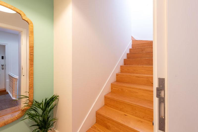 BmyGuest - Almada Loft Apartment - image 5