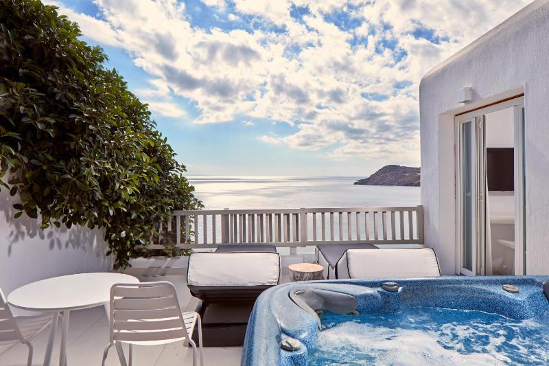 Superior Room with Hot Tub - New modern look image 1