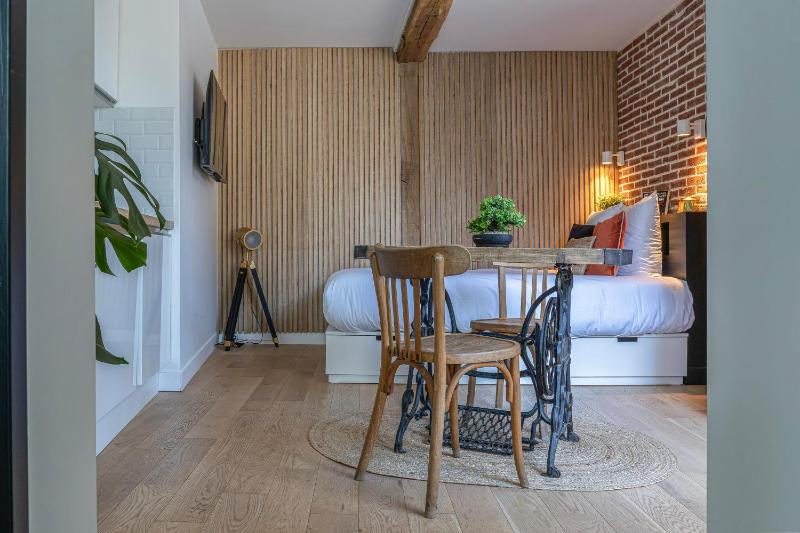 La Maison du Corsaire et Les Ateliers - deux adresses à Honfleur - image 31