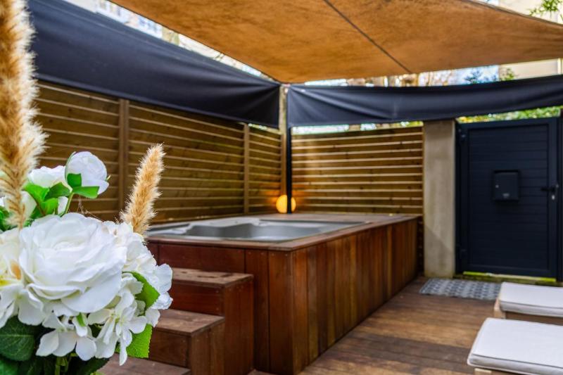 Appartement en centre ville Jacuzzi & parking - image 2