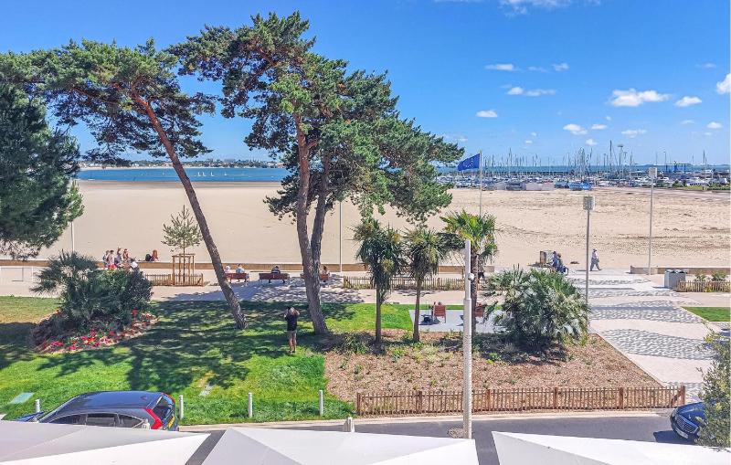2 Bedroom Awesome Apartment In Royan - image 5