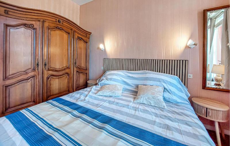 2 Bedroom Awesome Apartment In Royan - image 11
