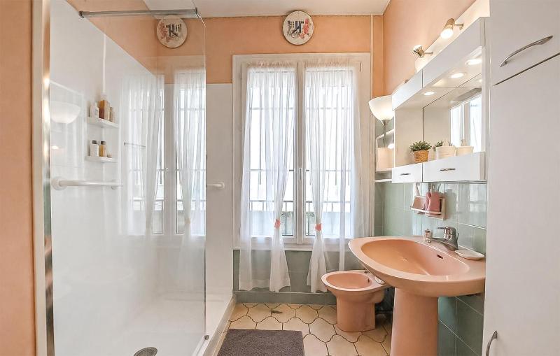 2 Bedroom Awesome Apartment In Royan - image 7