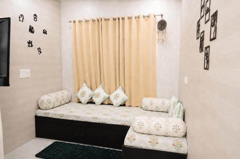 Modern 1BHK in Vaishali Nagar Couple Friendly WiFi - image 2