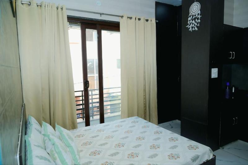 Modern 1BHK in Vaishali Nagar Couple Friendly WiFi - image 11