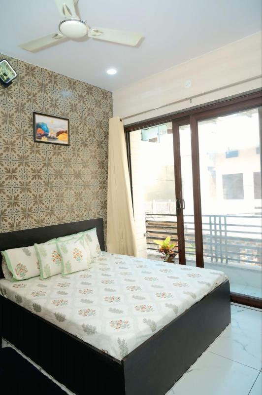 Modern 1BHK in Vaishali Nagar Couple Friendly WiFi - image 8