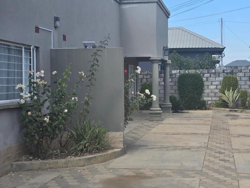Zuba Self-Catering Apartments - image 10