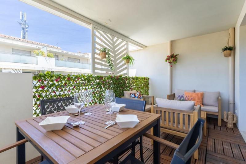 Plage à 20 m - Grande terrasse - Parking privé - image 9