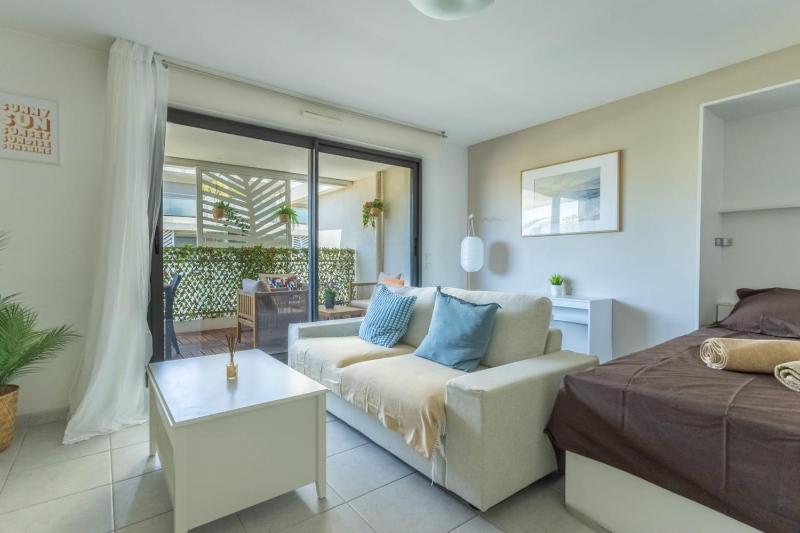 Plage à 20 m - Grande terrasse - Parking privé - image 16