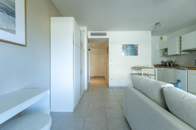 Plage à 20 m - Grande terrasse - Parking privé - image 36