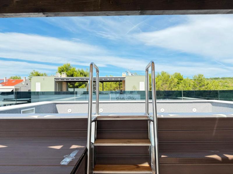 CROWONDER Villa Idassa with Swimming Pool and Jacuzzi - CROWONDER LUXURY RENT - image 4