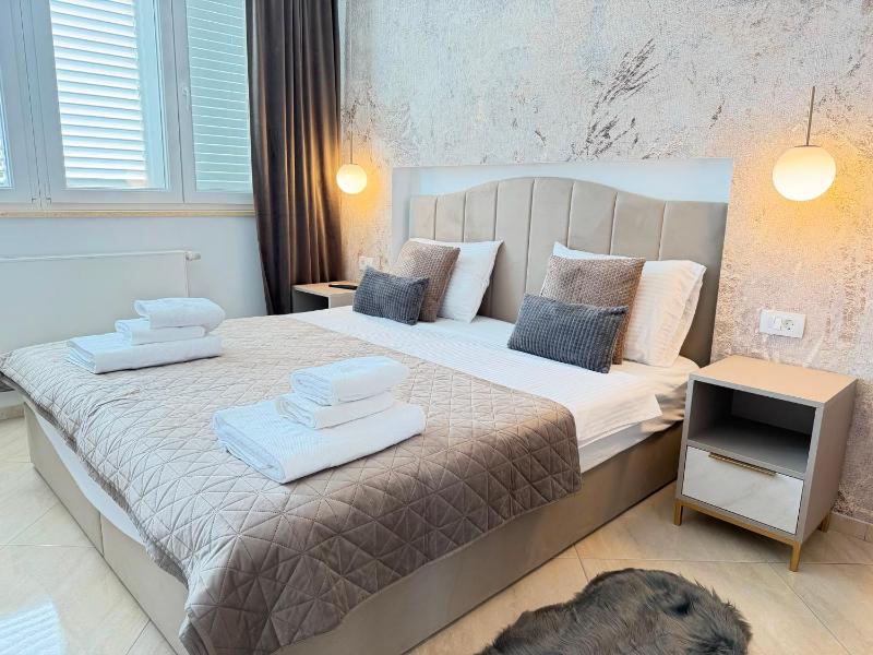 CROWONDER Villa Idassa with Swimming Pool and Jacuzzi - CROWONDER LUXURY RENT - image 7