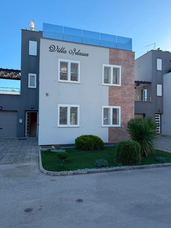 CROWONDER Villa Idassa with Swimming Pool and Jacuzzi - CROWONDER LUXURY RENT - image 1