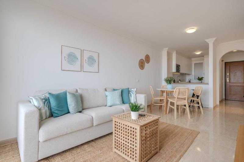 Luxurious 2-Bedroom Apartment with Ocean View in Costa Adeje - image 2