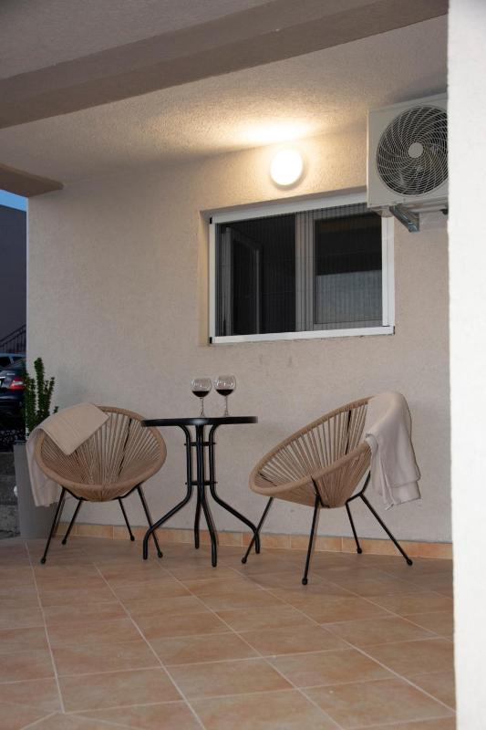 Private Sunny Hills Apartment - image 16
