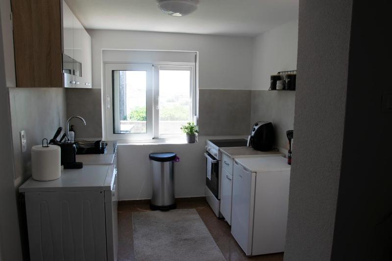 Private Sunny Hills Apartment - image 5