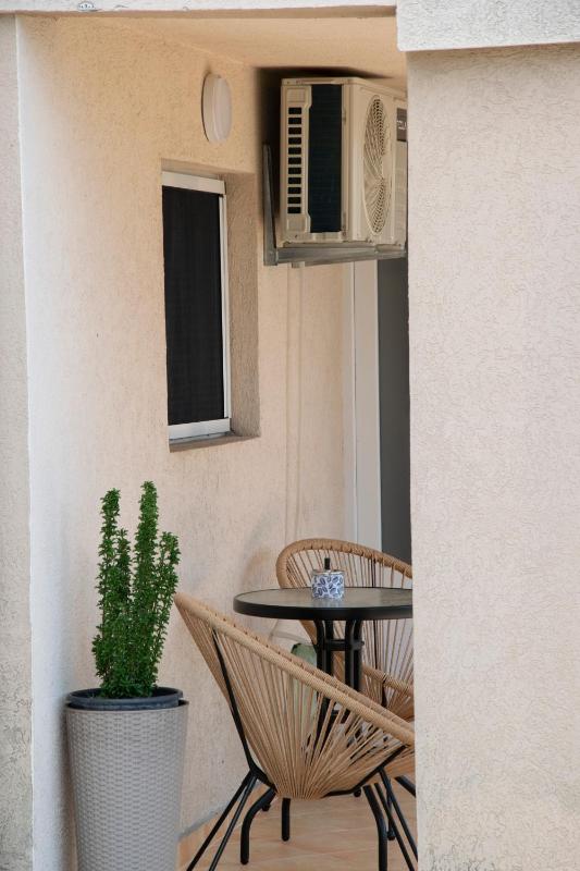Private Sunny Hills Apartment - image 14