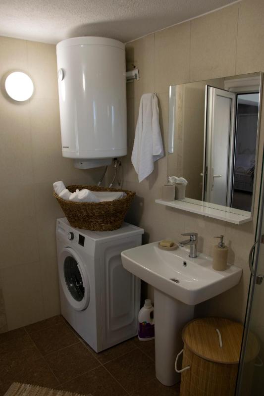 Private Sunny Hills Apartment - image 7