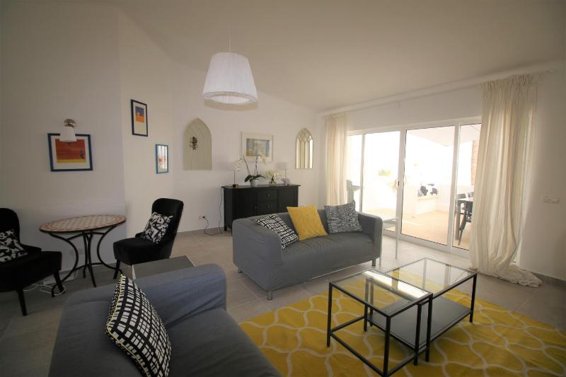 Townhouse near the sea with plenty of sunlight - image 14