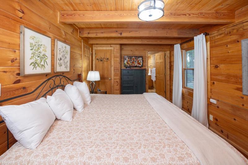 Horseshoe Hideaway - image 31
