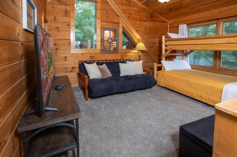 Horseshoe Hideaway - image 45