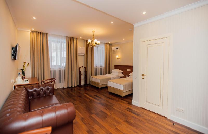 Deluxe King Room image 3