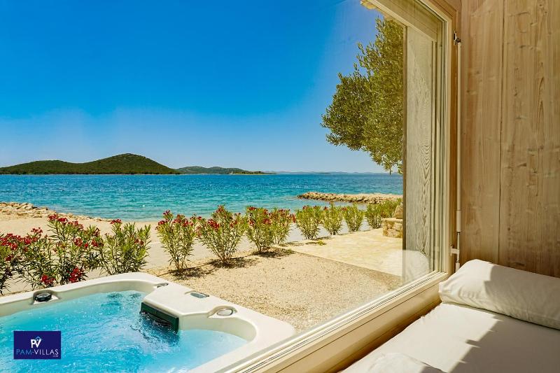 BUQEZ ECO RESORT - Beach Villa 28 - Directly by beach - image 8