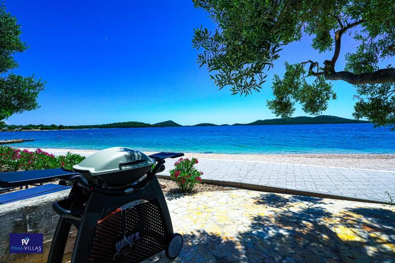 BUQEZ ECO RESORT - Beach Villa 28 - Directly by beach - image 12