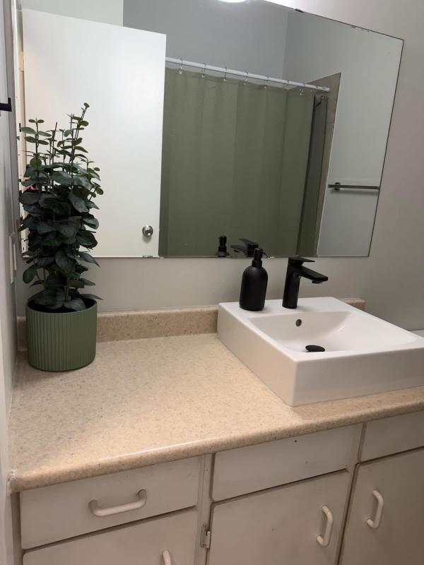 Central Cozy 2BR Stay Near Downtown & Zoo - image 7