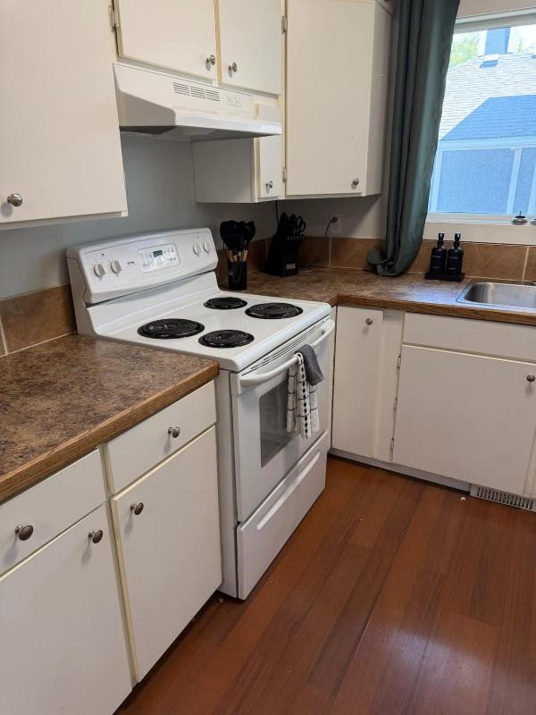 Central Cozy 2BR Stay Near Downtown & Zoo - image 9
