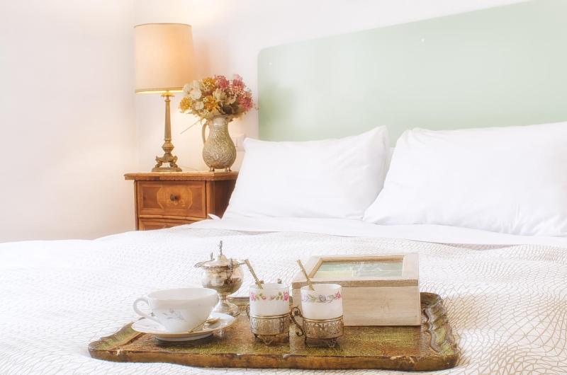 King Room with Garden View image 3