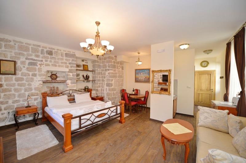 Standard Suite image 4