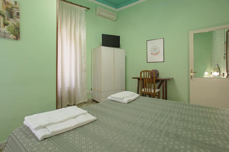 Double or Twin Room image 2
