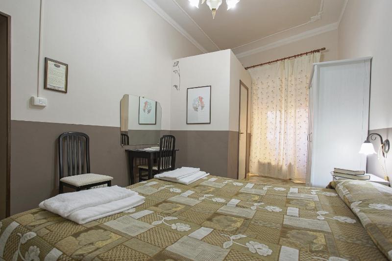 Triple Room image 2