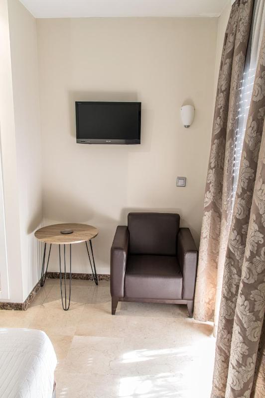 Twin Room image 3