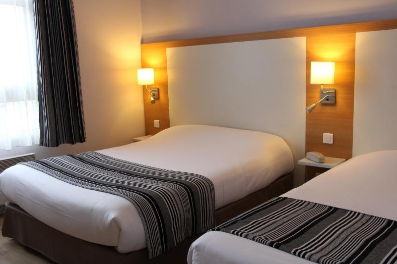 Superior Triple Room image 2