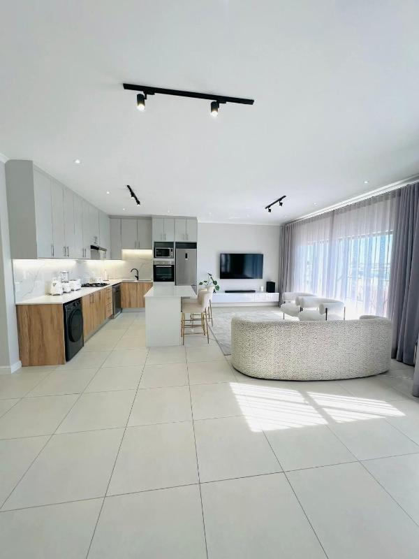 The Sandy Toes Retreat -Modern Two-Bedroom in Camps Bay - image 1