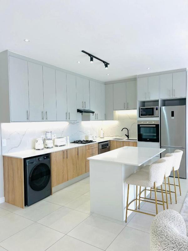 The Sandy Toes Retreat -Modern Two-Bedroom in Camps Bay - image 7