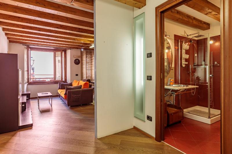 Le Flaneur - 