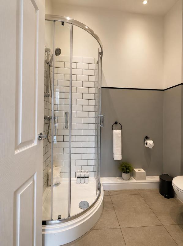F2 Cheltenham Festival Ready! Sleeps 3 - image 10