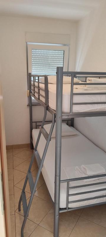Apartments by the sea Mandre Pag - 27657 - image 3